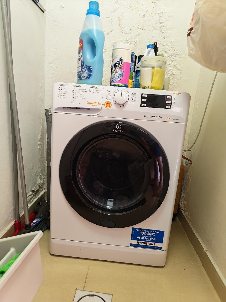 Indesit Innex 9kg Wash combo - 1