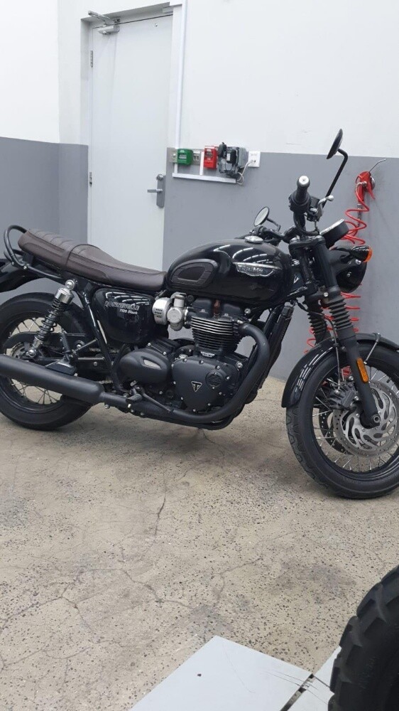 Triumph Bonneville T120 - 1