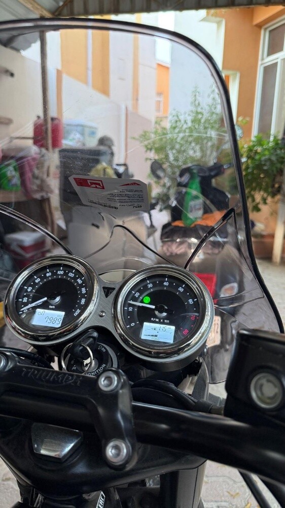 Triumph Bonneville T120 - 7