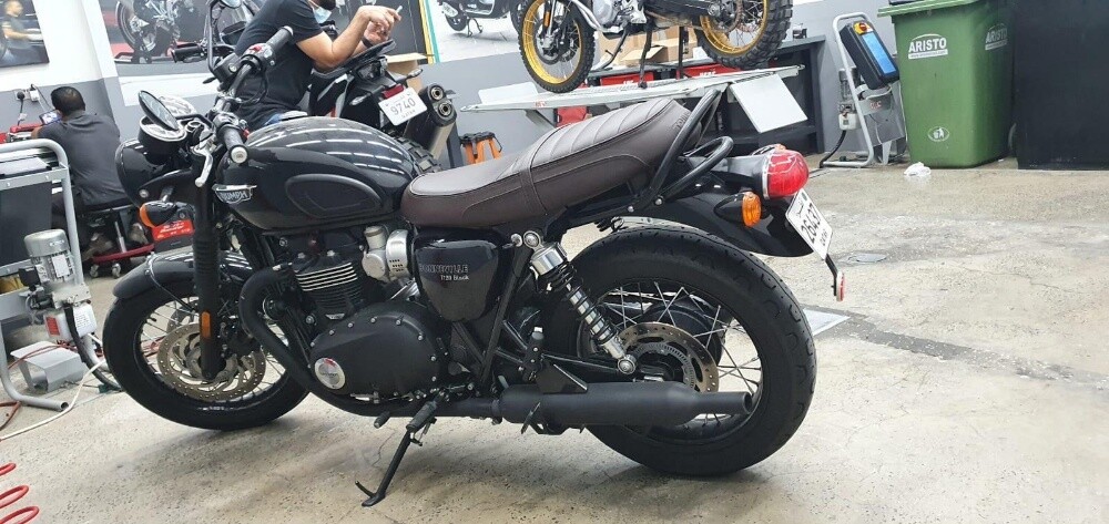Triumph Bonneville T120 - 2