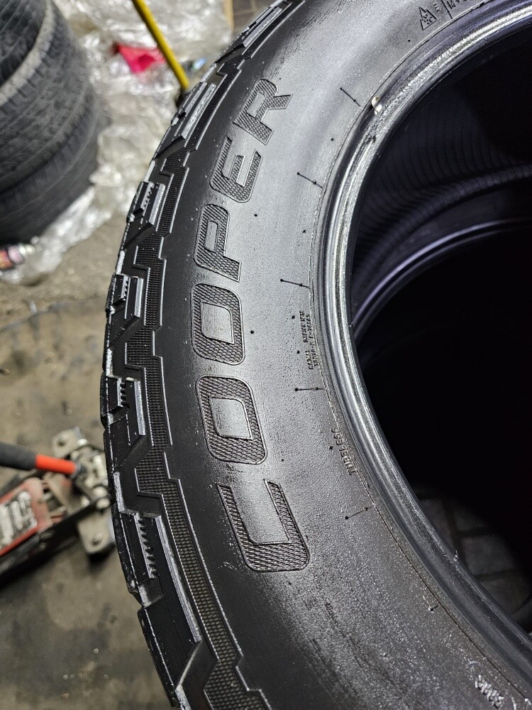 275-60-20 ,,,, COOPER Brand - 4