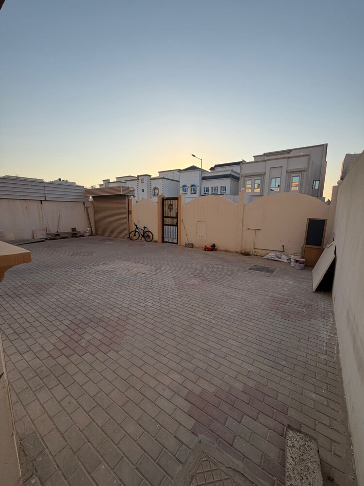 للبيع فيلا بالخور ٤٠٠ م مؤجره ١١ - 2