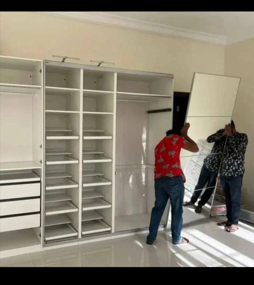 نجار متخصص في تفكيك وإعادة تركيب - 6