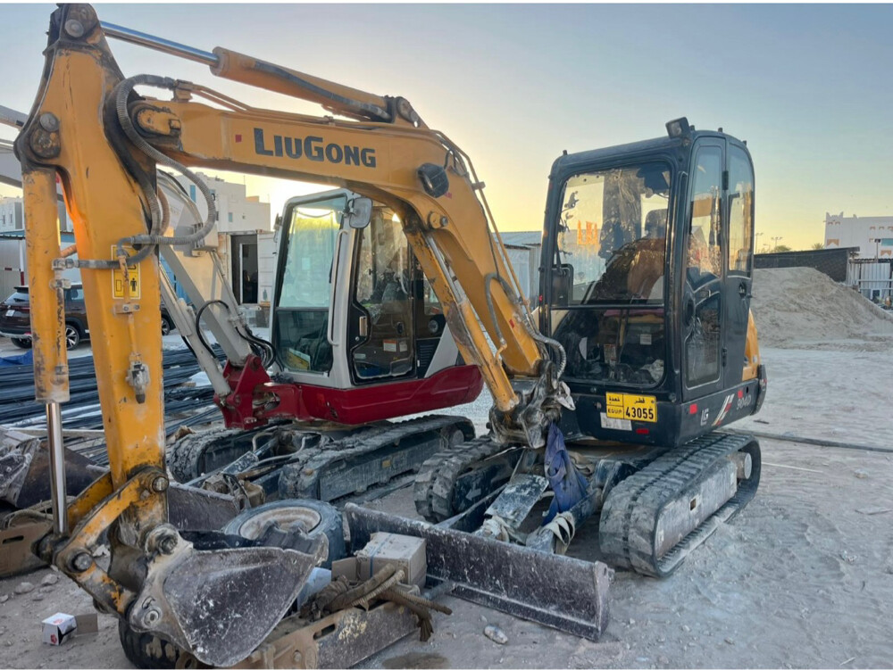 [……..MINI EXVETOR 3.5 TON……]  - 1