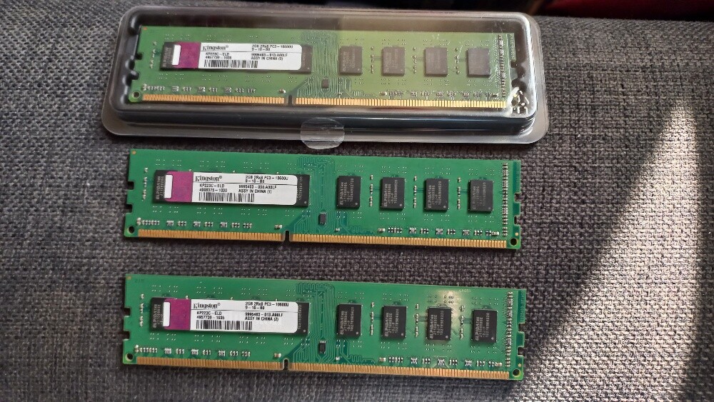 3x 2gb 1333Mhz Kingston DDR3 RAM - 1