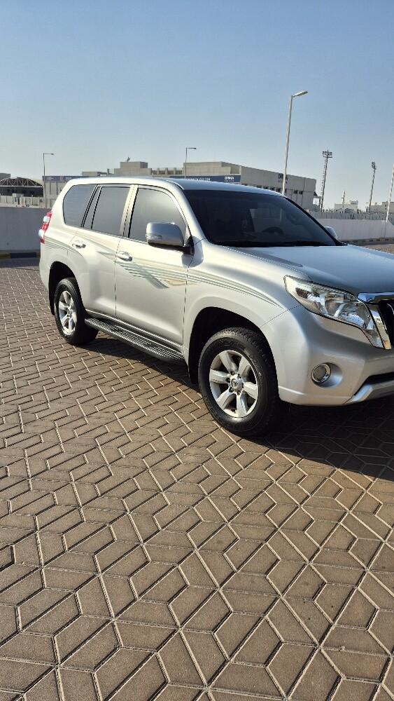 Prado car in showroom condition - 2