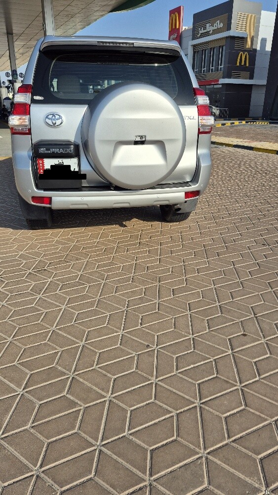 Prado car in showroom condition - 4