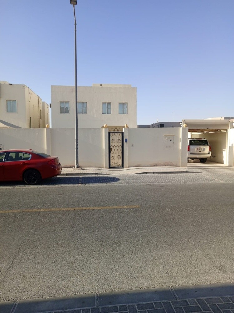 ازغوي.للبيع فيلا خدمي شارع رئيسي - 2