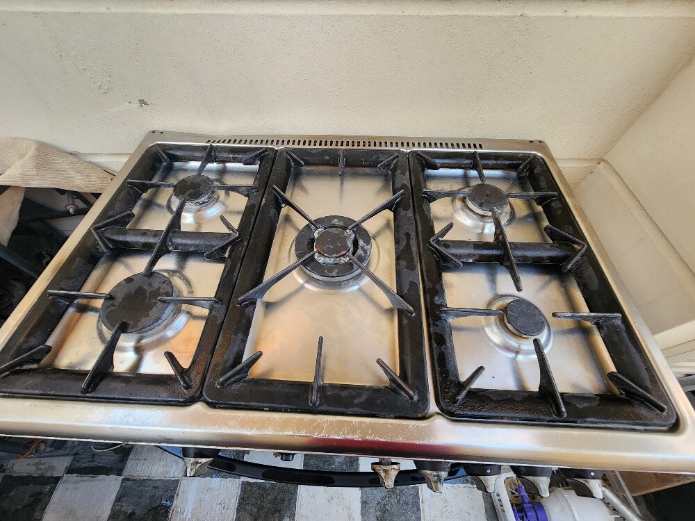 Italian gas stove - 2