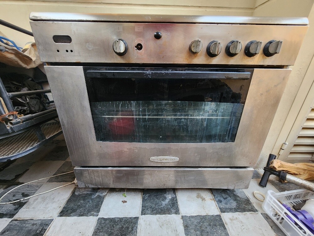 Italian gas stove - 1