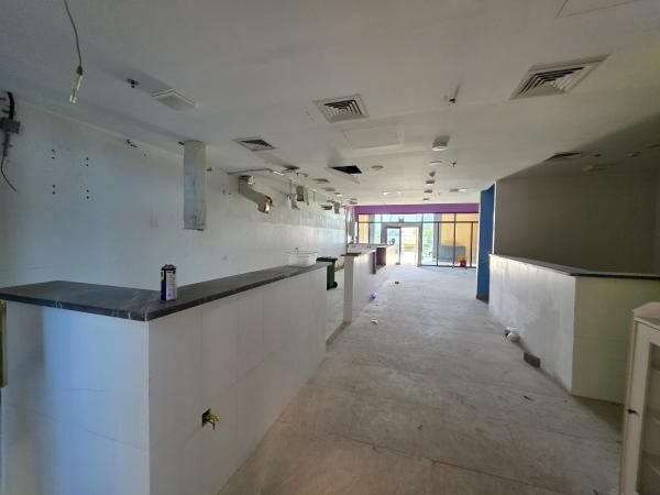 Fully Fitted Shop  in Fox Hills - 4
