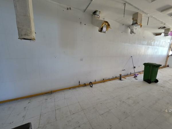 Fully Fitted Shop  in Fox Hills - 13