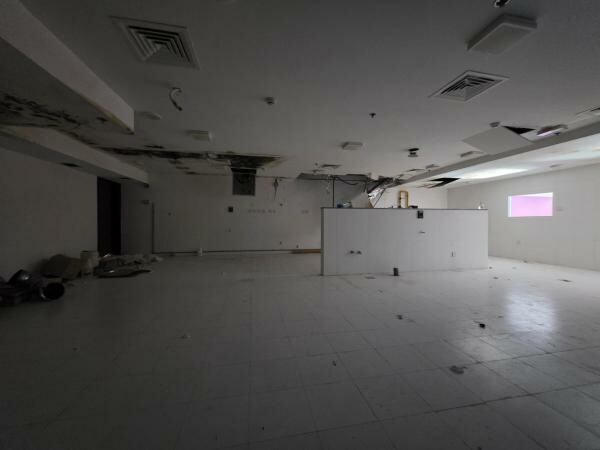 Fully Fitted Shop  in Fox Hills - 10