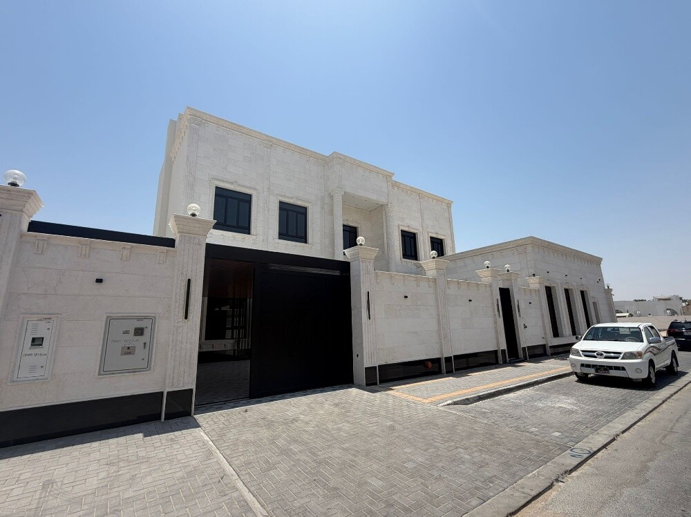 For Sale Luxury Villa/ Al Khraitiya - 1