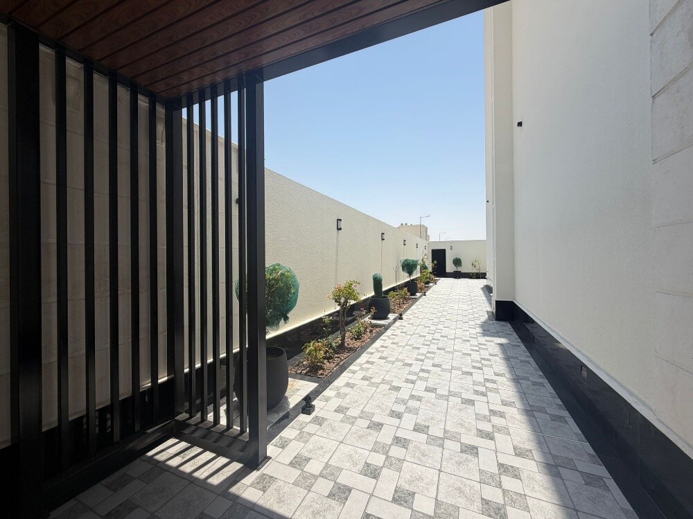 For Sale Luxury Villa/ Al Khraitiya - 5