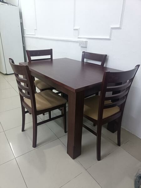 Table (4 chair) @ 300 qr - 2