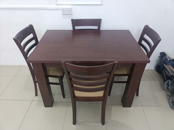 Table (4 chair) @ 300 qr - 1