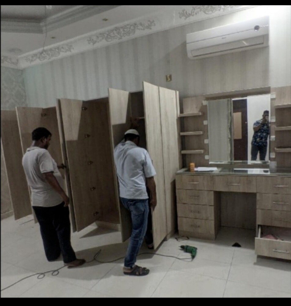 نجار متخصص في تفكيك وإعادة تركيب - 2
