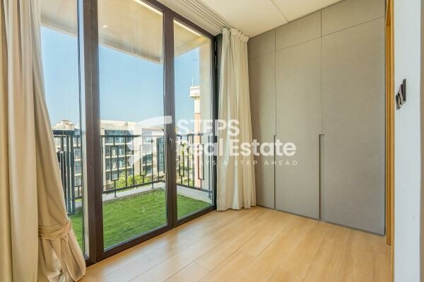 Spacious Apartment with Balconies - 3