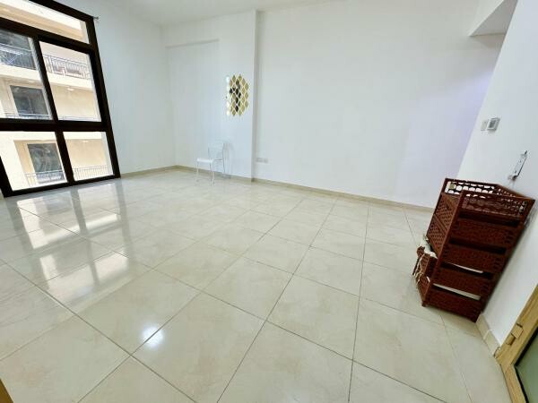 شقة فاخرة بغرفة ماستر وشرفة - 2