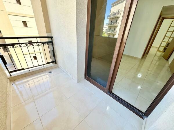 شقة فاخرة بغرفة ماستر وشرفة - 5