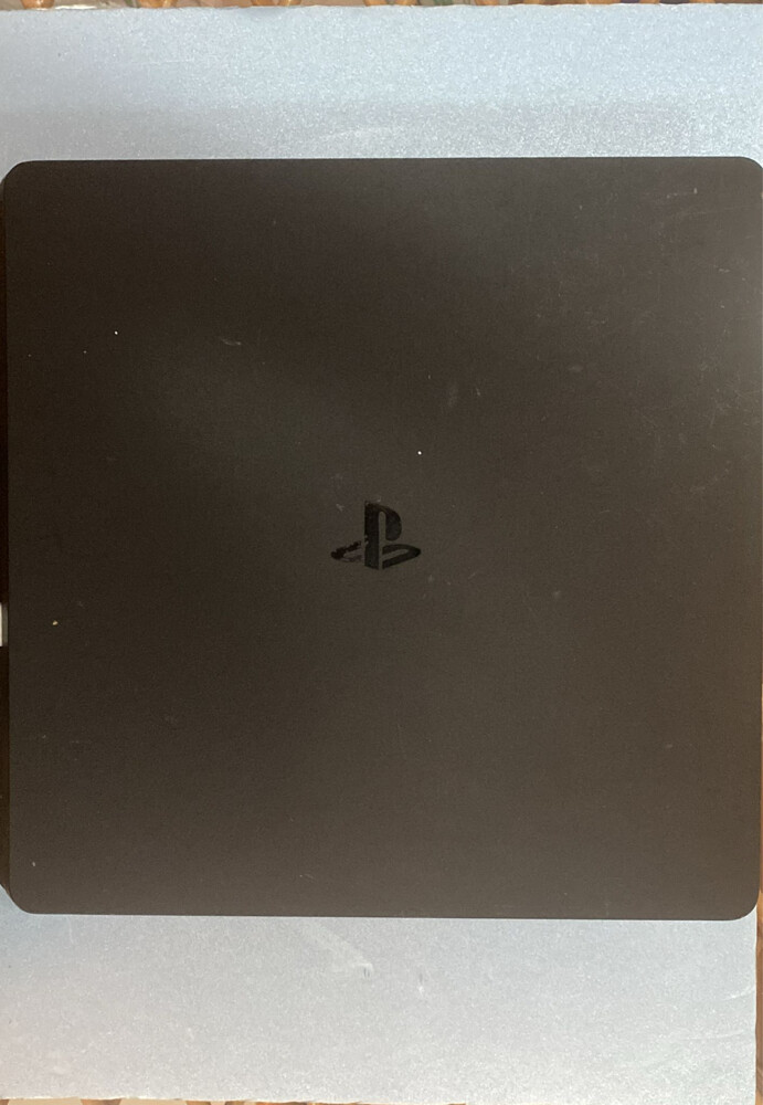 ps4 with 3 controllers and 2 games - 1