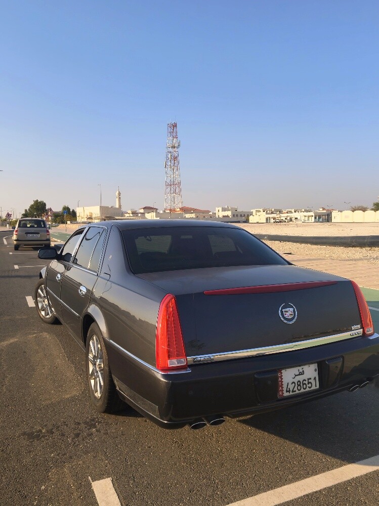 Cadillac DTS Premium 2011 - 2