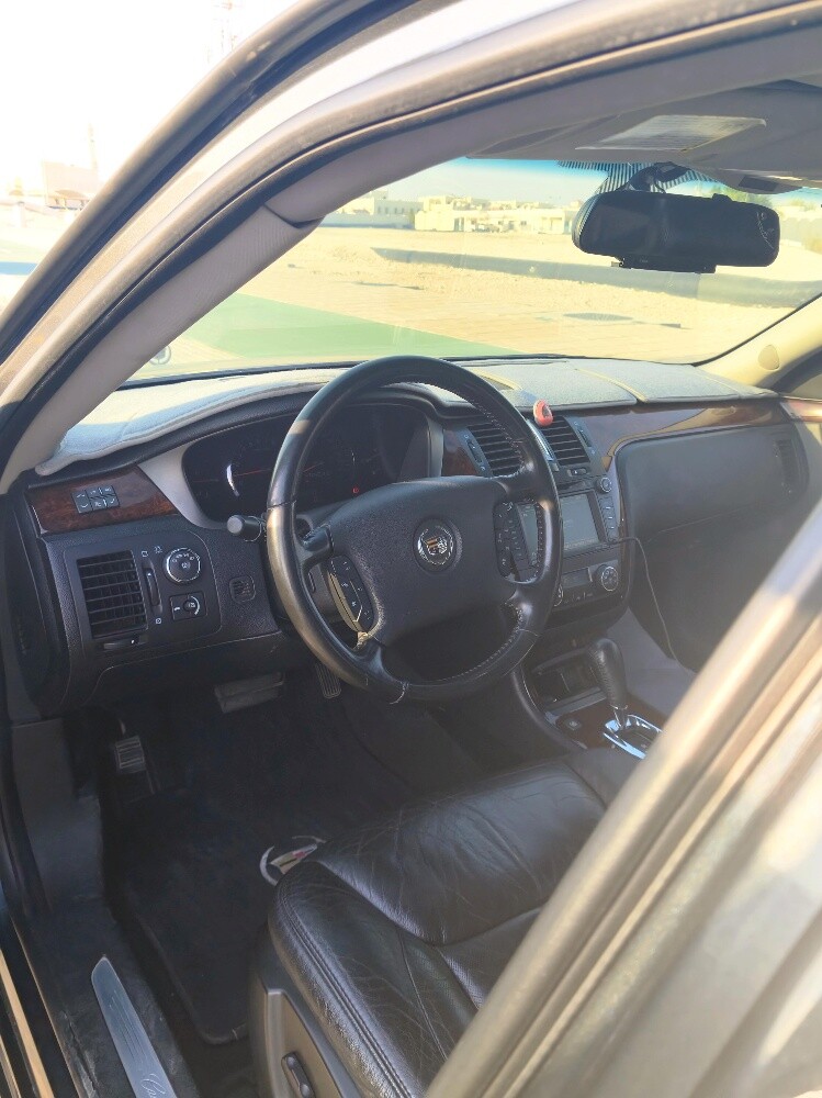 Cadillac DTS Premium 2011 - 9