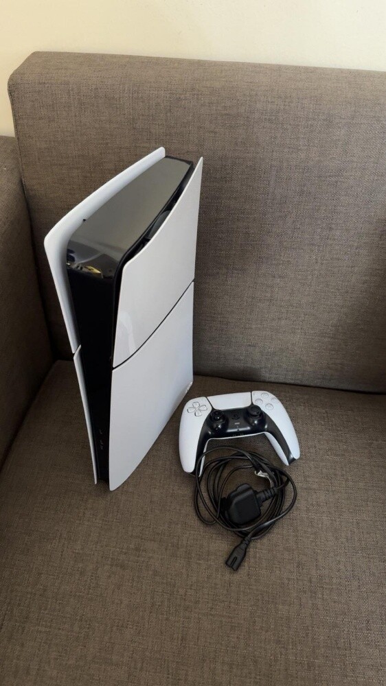 ps5 slim digital 1tb - 1