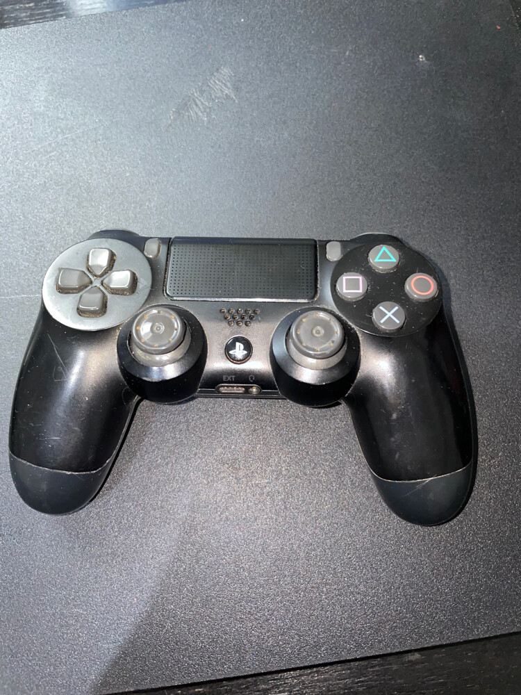 playstation 4 pro + 1 game - 3
