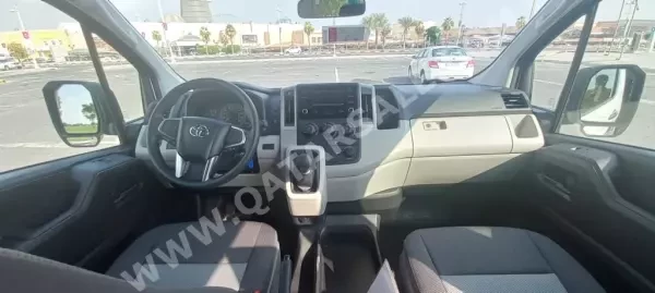 Toyota Hiace 2022 - 5