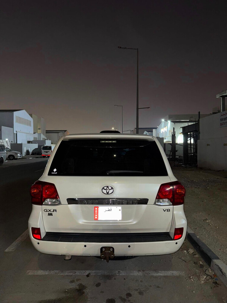 Land Cruiser 2014 negotiable  - 2