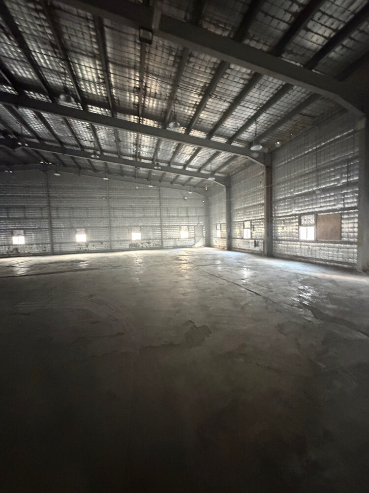 For rent store coverd2400m+9 rooms  - 19