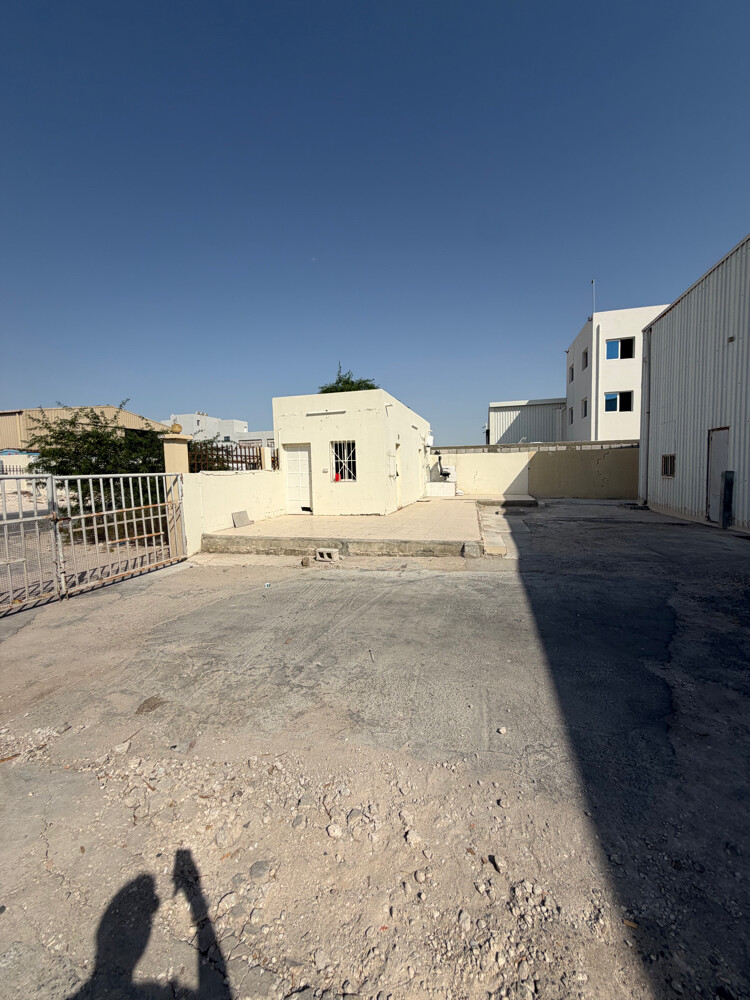 For rent store coverd2400m+9 rooms  - 5