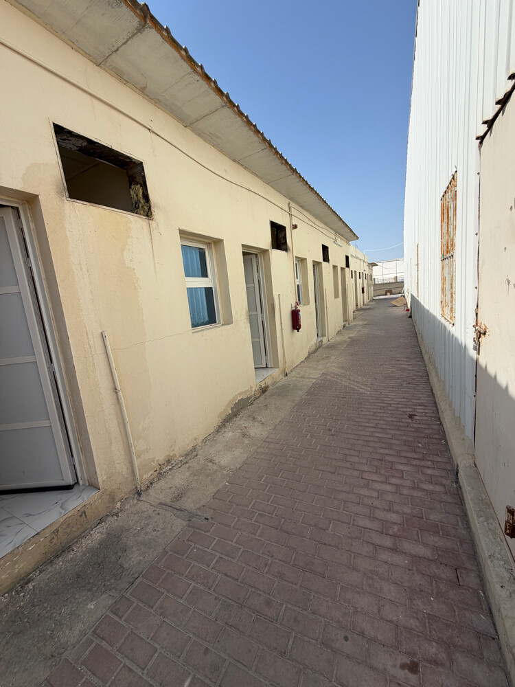 For rent store coverd2400m+9 rooms  - 16