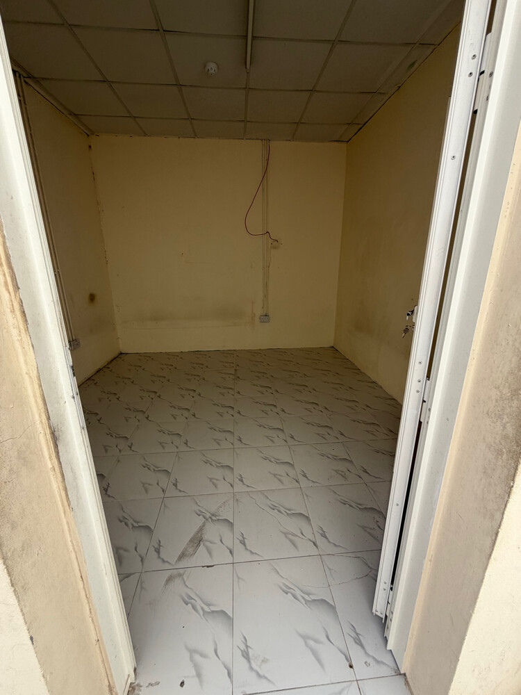 For rent store coverd2400m+9 rooms  - 15