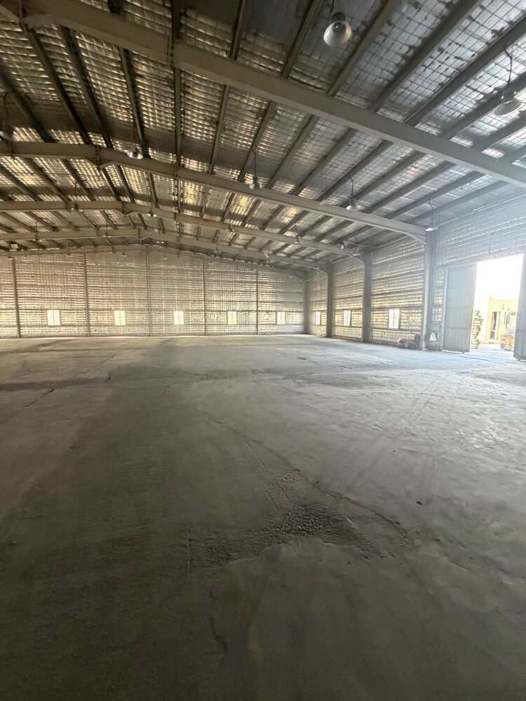 For rent store coverd2400m+9 rooms  - 17