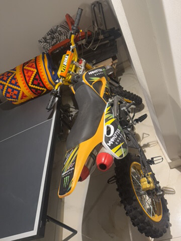 medium dirt bike - 1