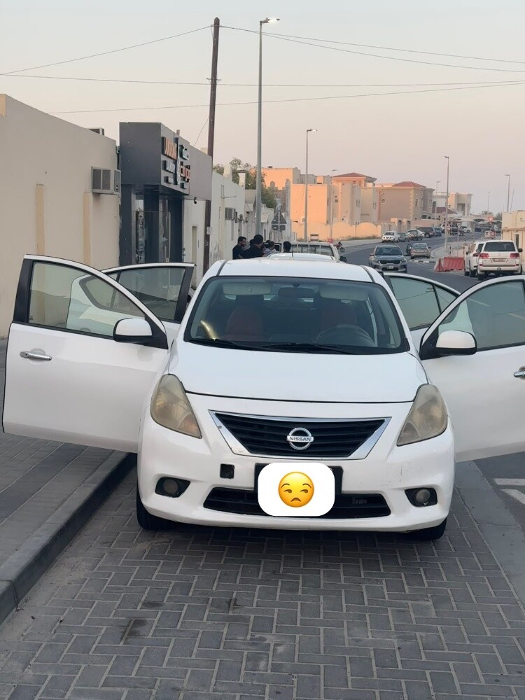 Nissan sunny manual 2014 - 1