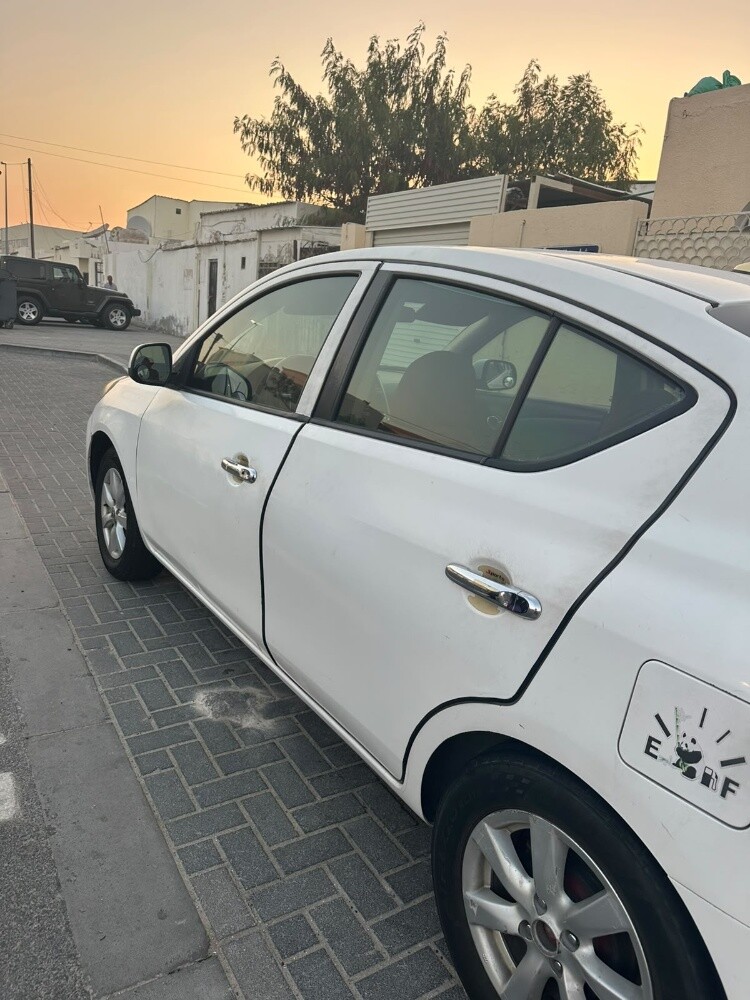 Nissan sunny manual 2014 - 5