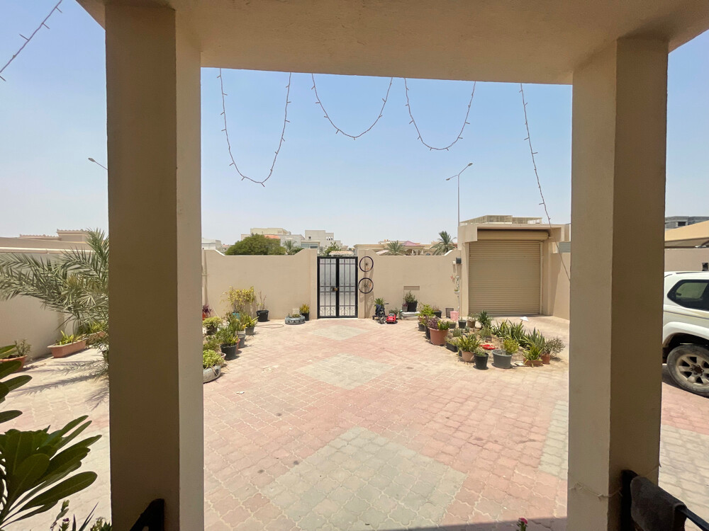للبيع فيلا خدميه الدحيل  - 3