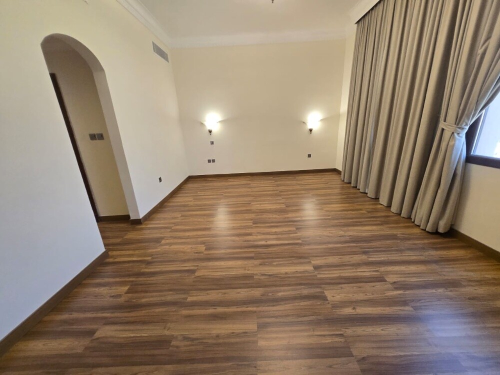 فيلا فاخرة 5 غرف +ميد/ويست باي ل - 7