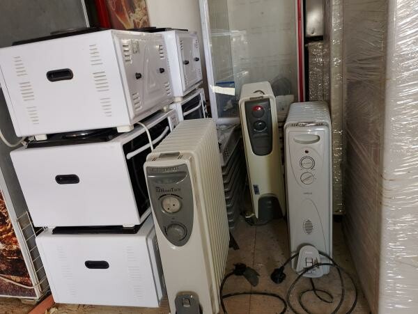 Mattress, Electronics, Bed, Chairs - 7