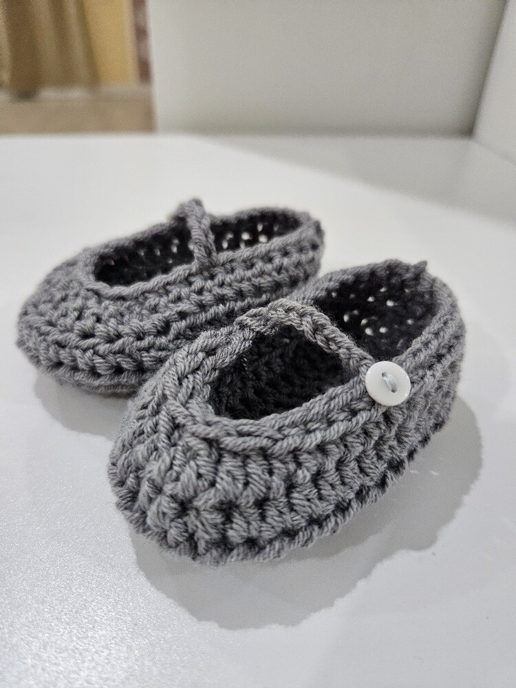 Handmade crochet baby booties - 2