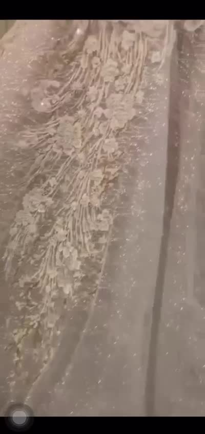 فستان زفاف فاخر  - 1