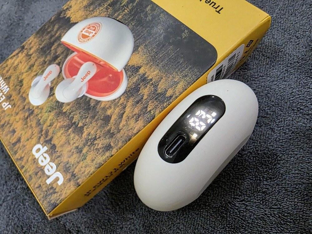 Jeep Earbuds (New) - 8