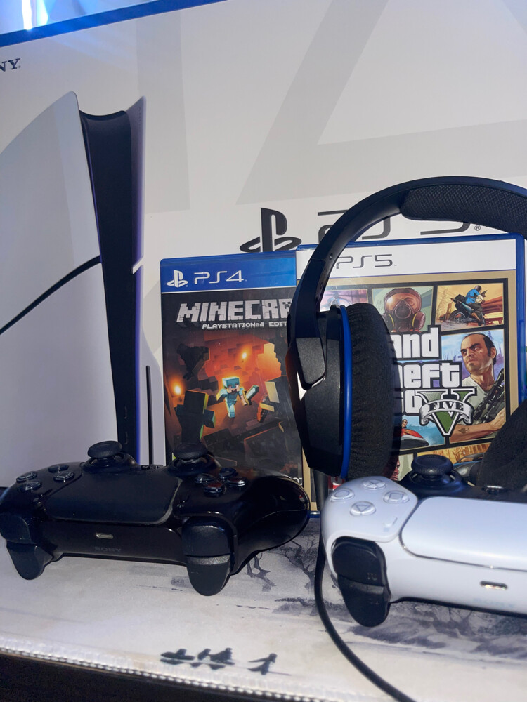 ps5 slim CD with gaming monitor - 1
