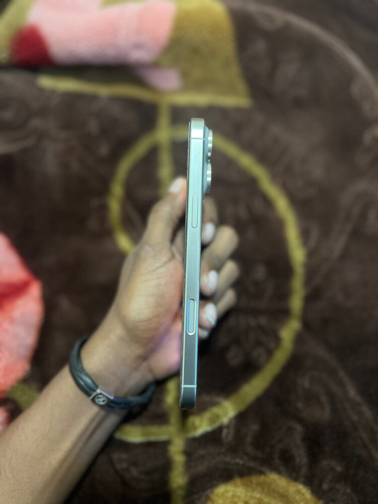 iPhone 16 pro max - 2