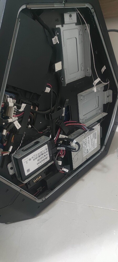 Alienware rx590 - 1