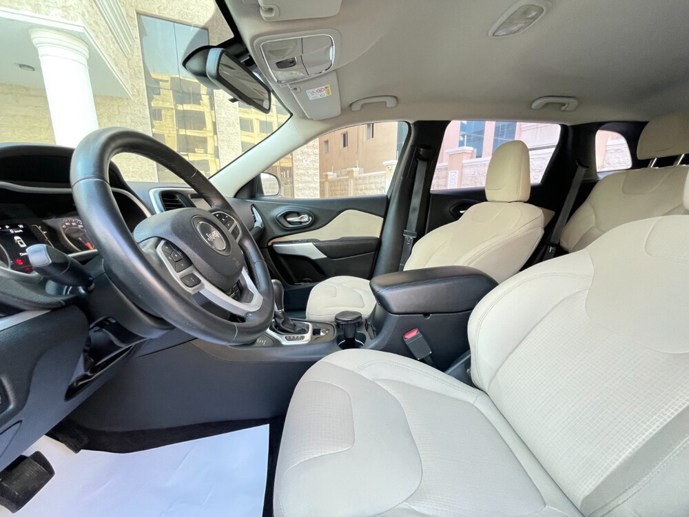 Jeep Cherokee 2017 Longitude - 13